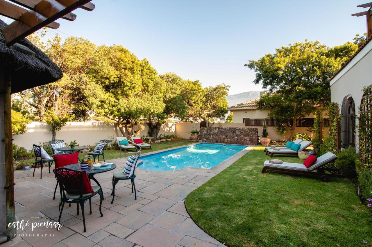 A Tuscan Villa Guest House Fish Hoek Esterno foto