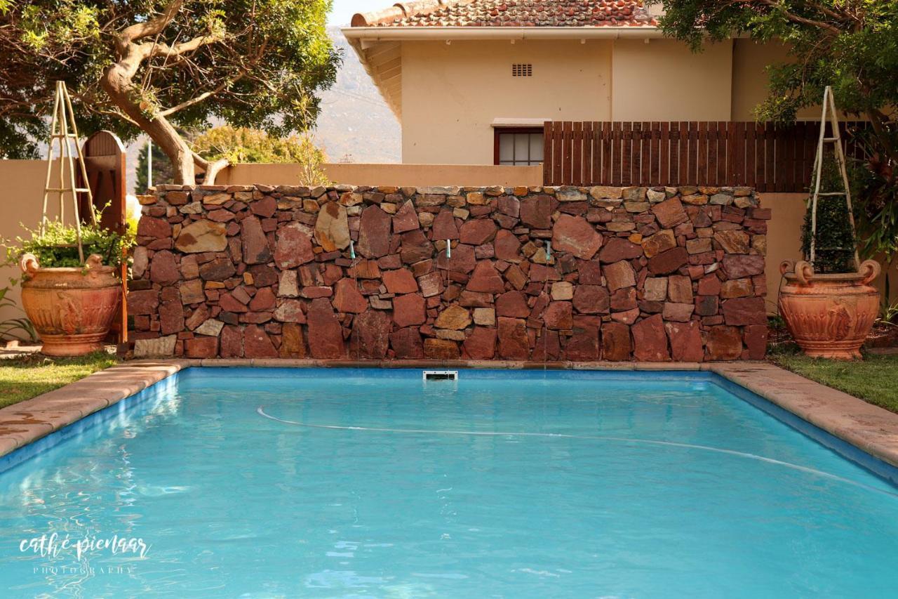 A Tuscan Villa Guest House Fish Hoek Esterno foto
