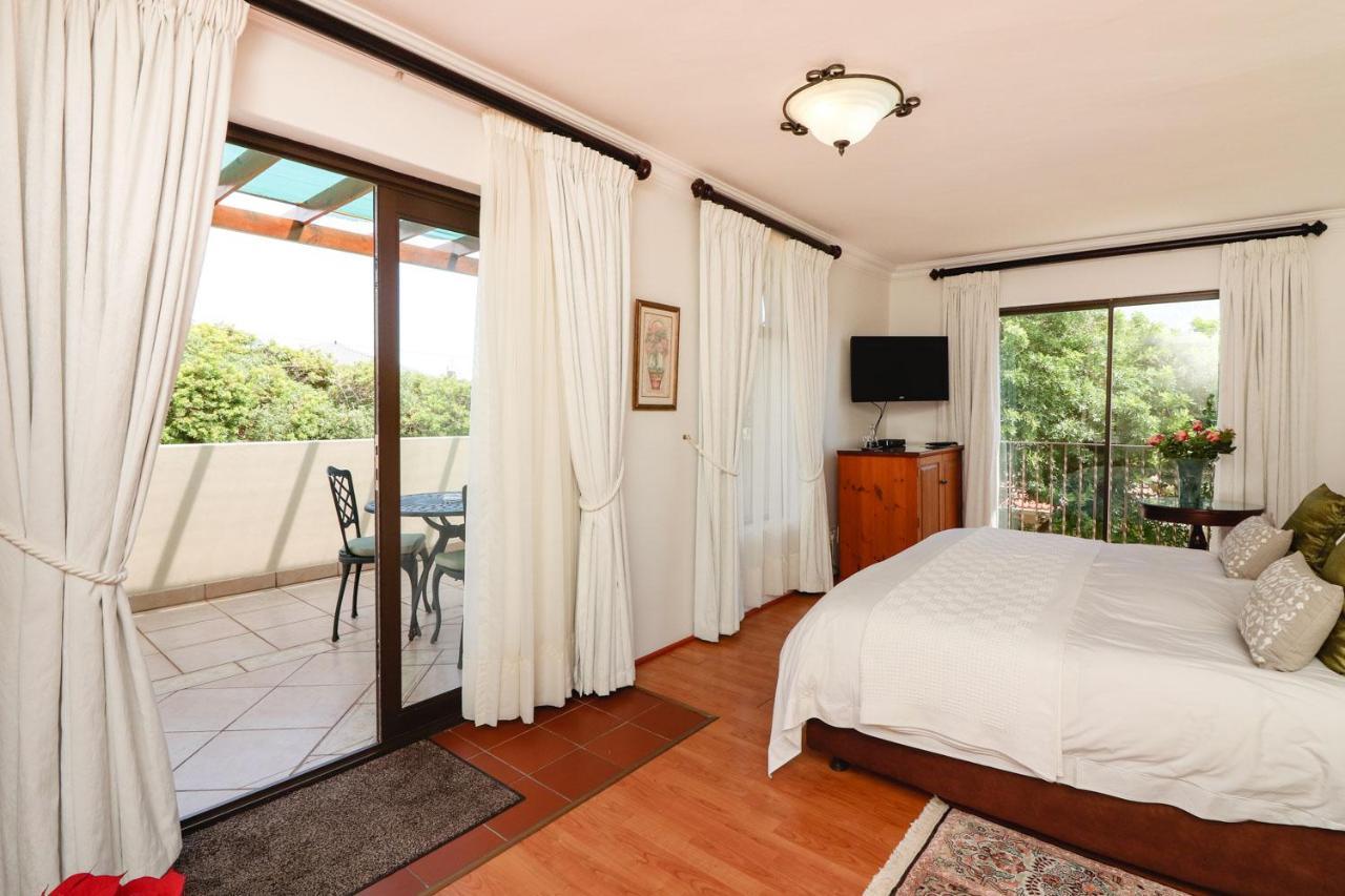 A Tuscan Villa Guest House Fish Hoek Esterno foto