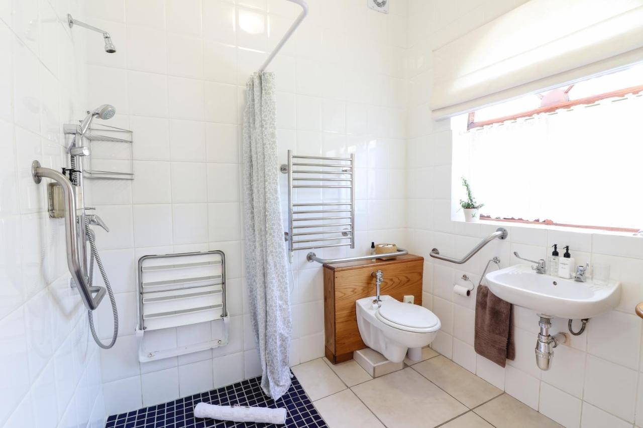 A Tuscan Villa Guest House Fish Hoek Esterno foto
