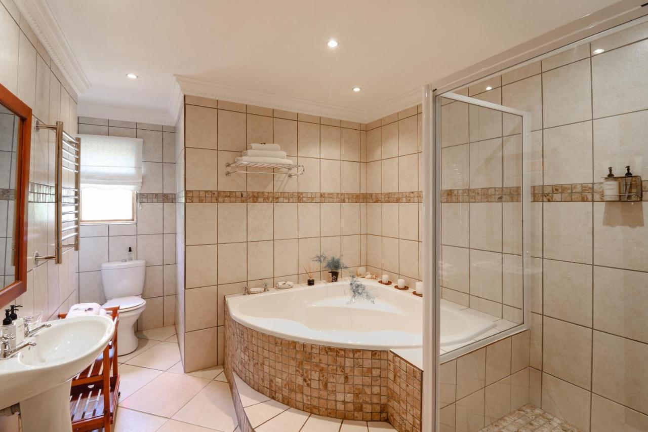 A Tuscan Villa Guest House Fish Hoek Esterno foto